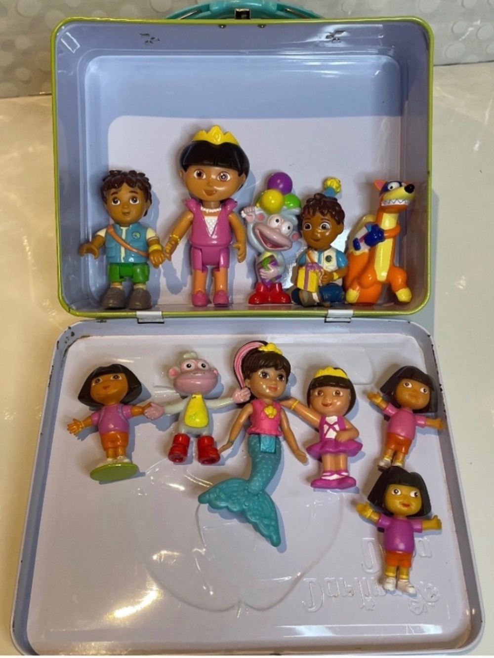 Dora The Explorer - Darling Dora Tin Box & figures bundle